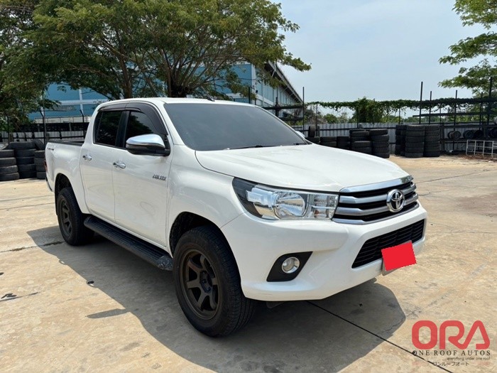2015 TOYOTA Hilux Double Cab 2WD Automatic 2017 2.4L TOYOTA Hilux Double Cab 2WD Automatic 2017 2.4L for Sale
