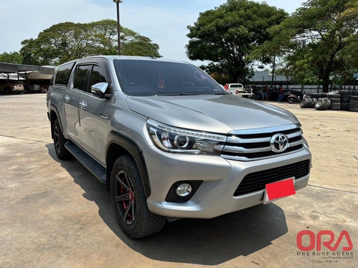 2017 TOYOTA Hilux Double Cab 2WD Automatic 2017 2.4L TOYOTA Hilux Double Cab 2WD Automatic 2017 2.4L for Sale